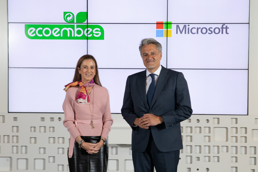Rosa Trigo, CEO de Ecoembes, y Alberto Granados, presidente de Microsoft España