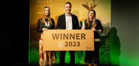 Green Alley Award 2023 Ganadoras posan junto a organización del premio
