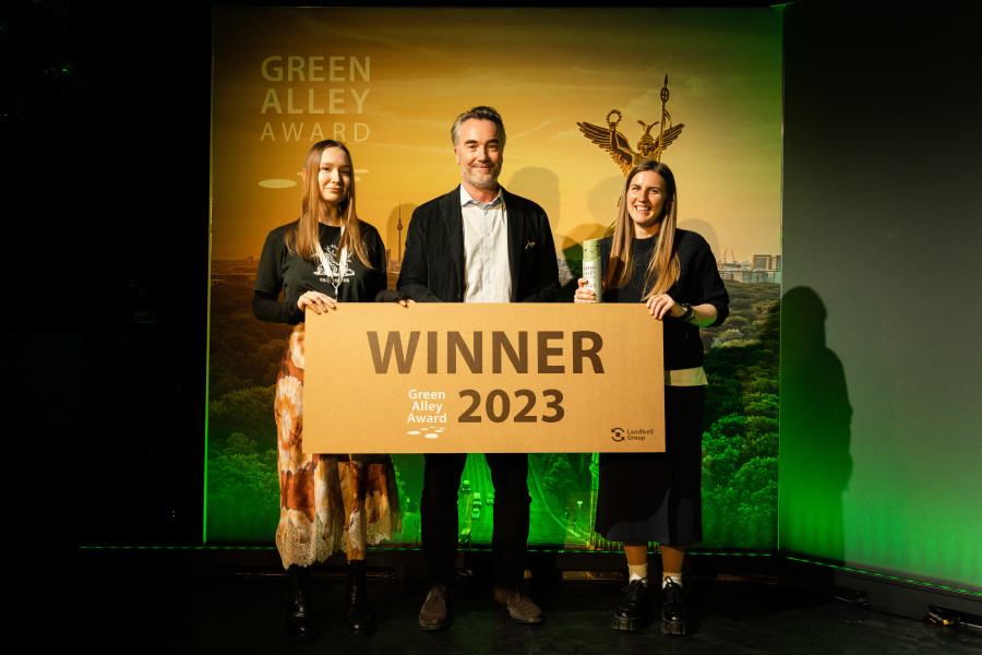 Green Alley Award 2023 Ganadoras posan junto a organización del premio