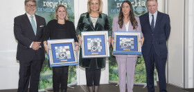 20.12.2023 Foto de familia galardonados en los VIII Premios Recyclia de Medio Ambiente