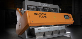 INNOSORT FLAKE simultaneously sorts flakes by polymer, color and transparency