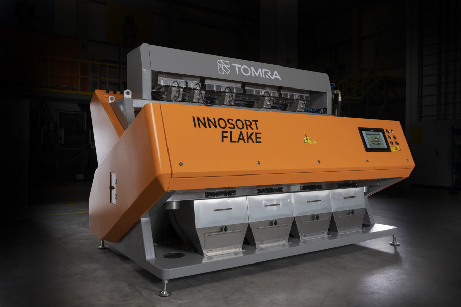 INNOSORT FLAKE simultaneously sorts flakes by polymer, color and transparency