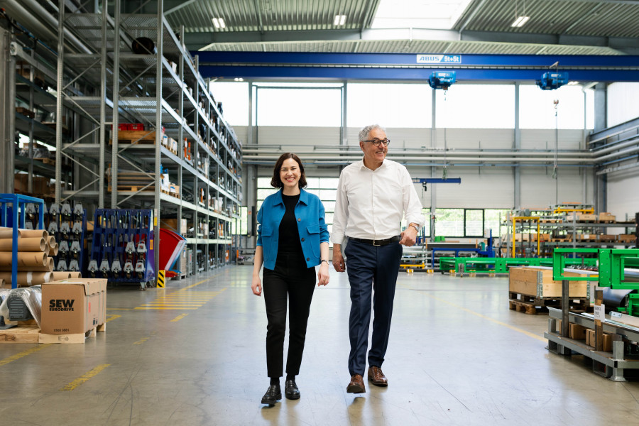 Photo 04 Willi and Julia Stadler in Altshausen Production Hall